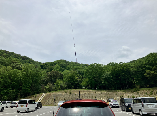 登山に来る人が結構来ていて、駐車場は3分の1くらい埋まっていた。
