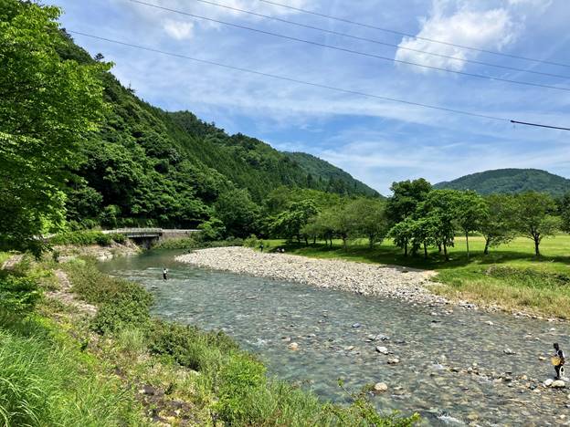 涼しげな景色。釣竿がアンテナに見えてしまうのは、私だけだろうか