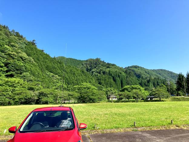 広い芝生は気持ちいいが、暑すぎてほとんど人が居なかった