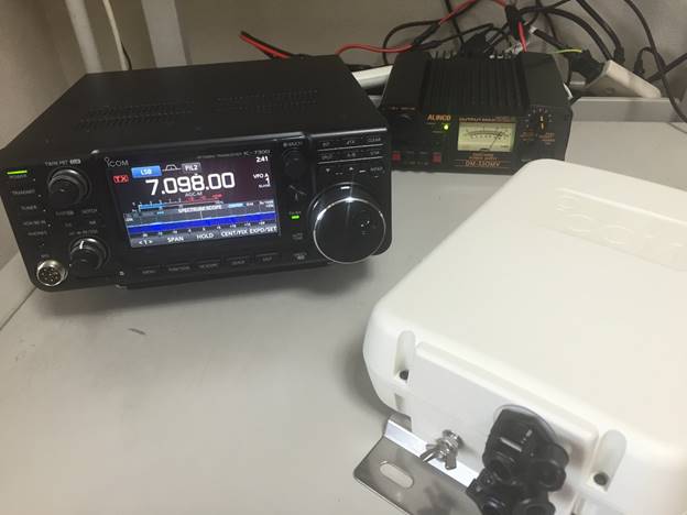購入したIC7300と電源。ここからすべてが始まった。アンテナチューナーも購入して、少しづつ準備。まだ電波は出せない状況