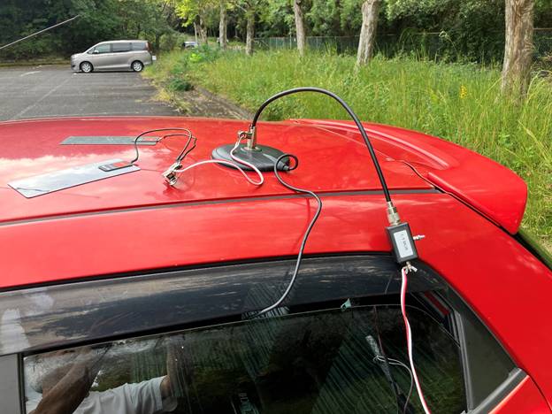 マグネット基台を使って同軸ケーブルを延長。MAT50でボディとアース